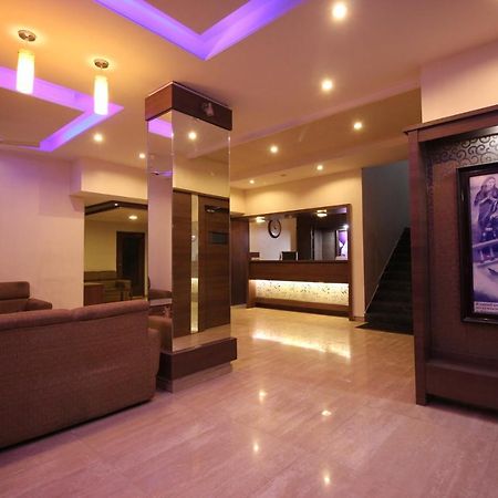 Hotel Laxmibai Palace Ширди Екстериор снимка