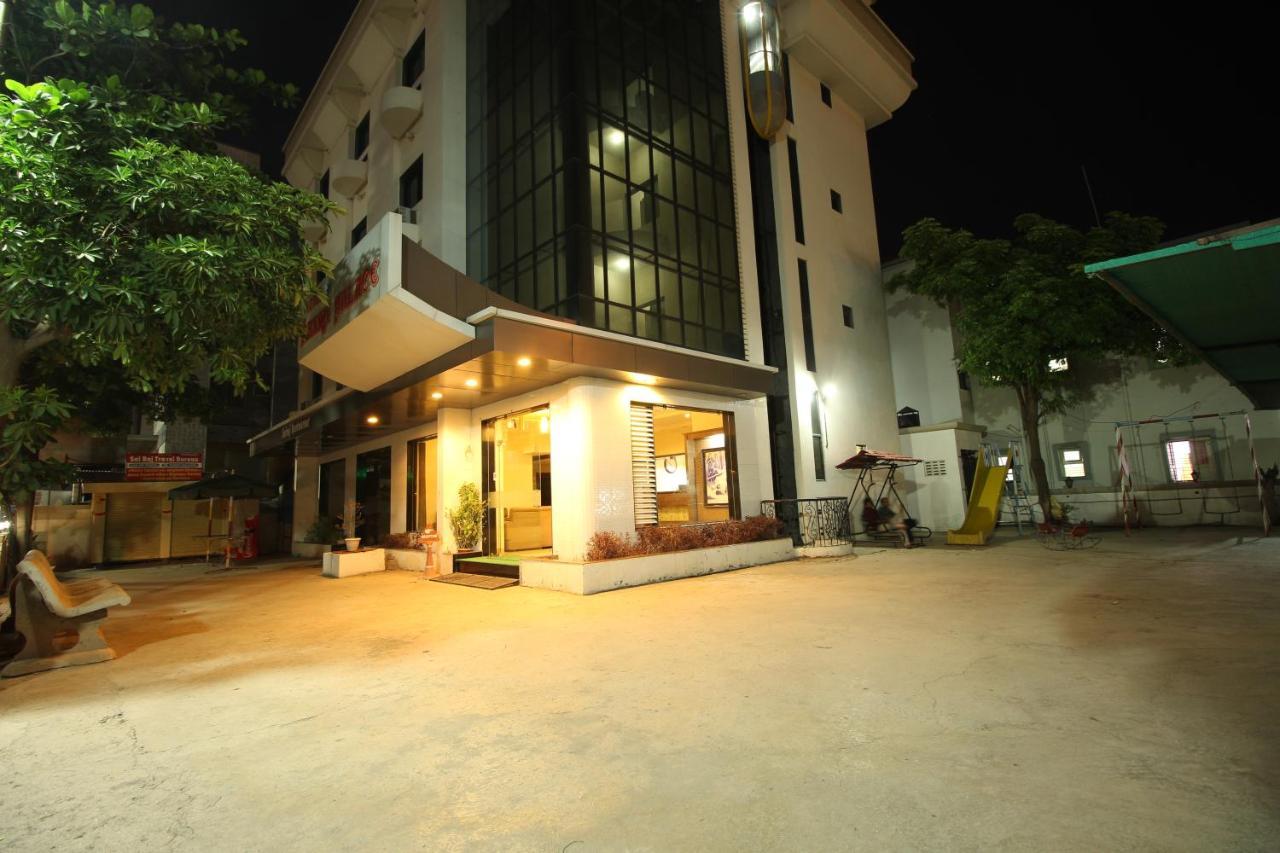 Hotel Laxmibai Palace Ширди Екстериор снимка